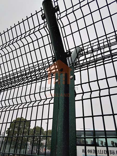 welded mesh fence for Sports Facilities: Balancing Safety and Spectator Experience